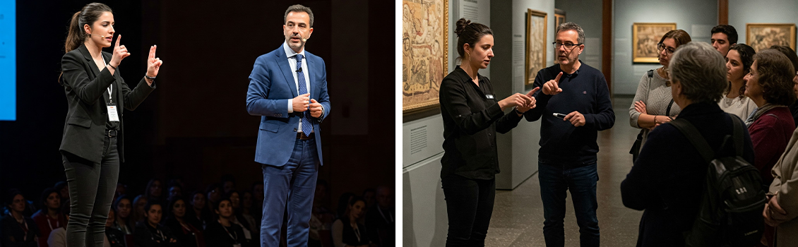A sinistra un interprete LIS che sta traducendo su un palco accanto al relatore. A sinistra un interprete LIS che traduce durante una visita museale.